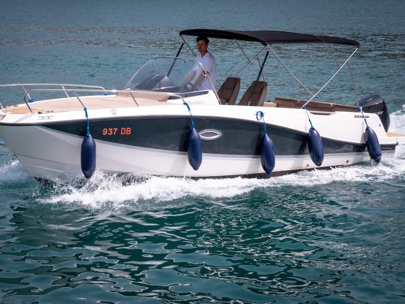 Quicksilver 755 Sun-Deck cabin boat rental in Dubrovnik — 7.55 m boat with cabin and bow sun-bed at Marina Frapa