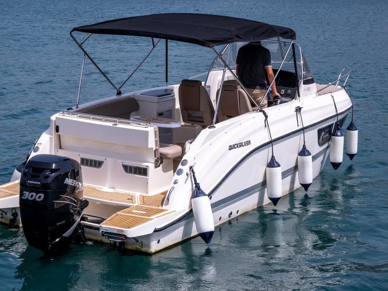 Quicksilver 805 Sun-Deck flagship boat rental in Dubrovnik — 8 m boat with cabin and outdoor shower at Marina Frapa