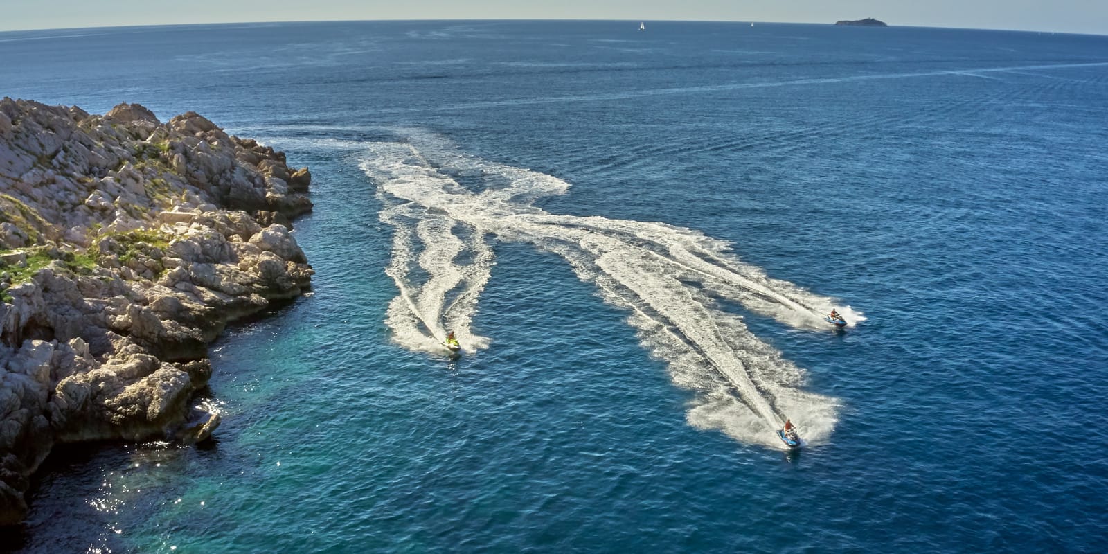 Rent boat Dubrovnik — speedboats at Marina Frapa with the Dubrovnik coastline