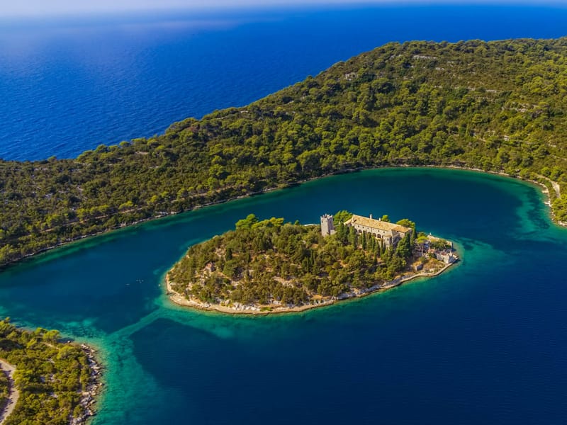 Private Mljet National Park boat tour from Dubrovnik — Veliko jezero lake and St Mary islet