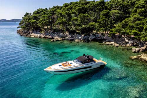 luxury-yacht-charter-bond-oo7-experience