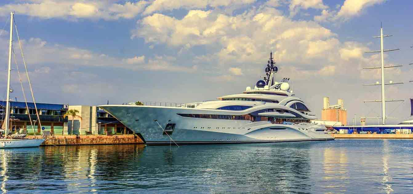 Best time to rent a boat in Dubrovnik — perfect summer day on the Adriatic Sea